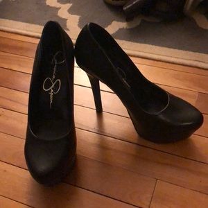 Jessica Simpson pumps